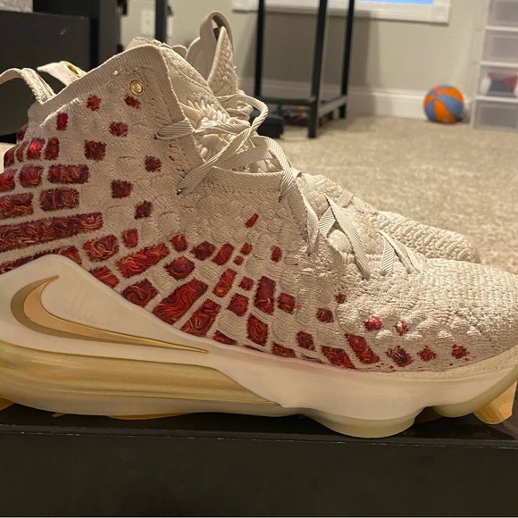Lebron XVII PRM basketball shoes - Picture 1 of 5